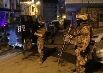 gazi mahallesi nde ev baskinlari 1486015555