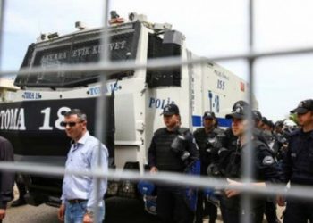 sanliurfada newroz afislerinin toplatilmasinin ardindan 1 aylik eylem yasagi getirildi