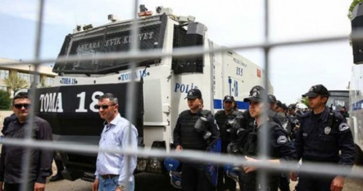 sanliurfada newroz afislerinin toplatilmasinin ardindan 1 aylik eylem yasagi getirildi