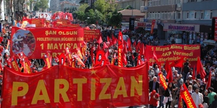 Partizan okurlarına keyfi gözaltı