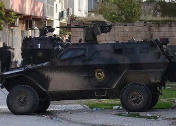 mardin de bir cocuk zirhli aracin altinda kalarak yasamini yitirdi 1486657506