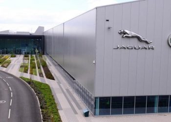 Jaguar Land Rover Engine Manufacturing Centre 2017 10 800x445