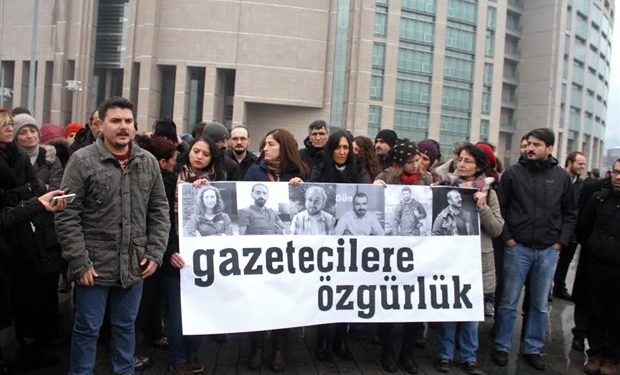 24 gundur gozaltinda tutulan gazeteciler icin caglayan da toplanildi 234549 1