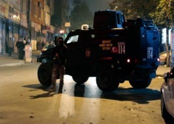 gazi mahallesine polis baskini gozaltilar var