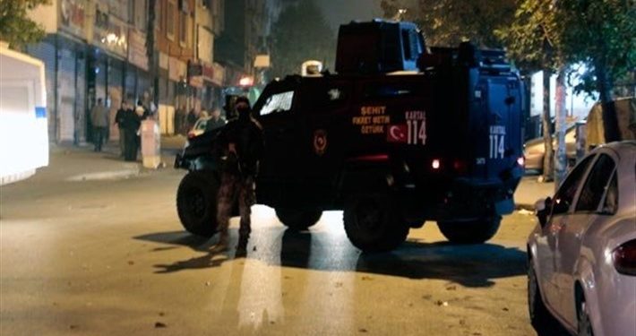 gazi mahallesine polis baskini gozaltilar var