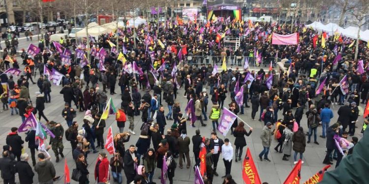 paris katliamı miting