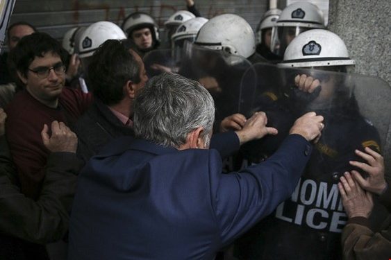 Atina bakanlık basıldı.jpg