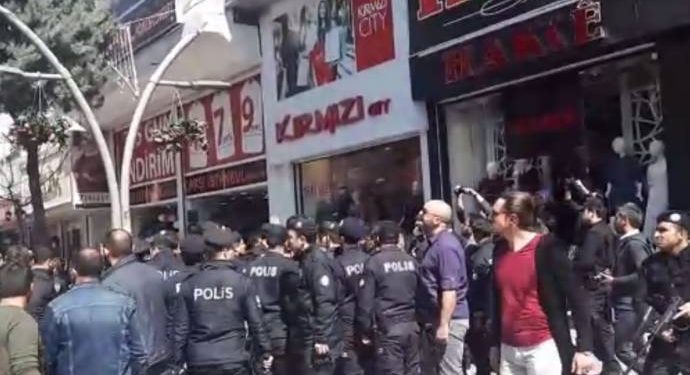 690x390cc btm 12 04 2019 tutuklu yakinlari mudahale