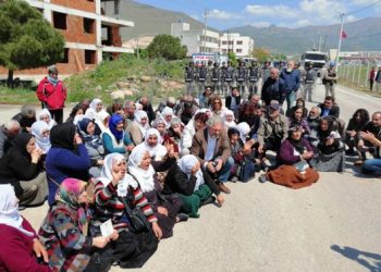 aileler menemen hapishanesi1.jpg