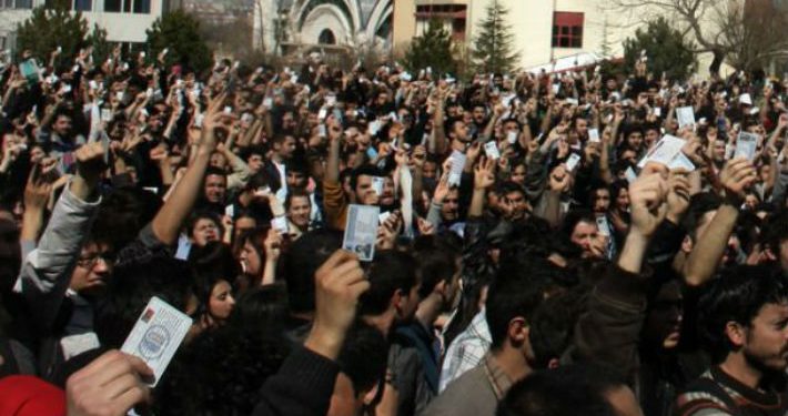 mahkemeden karar eyleme katildi diye ogrencinin bursu kesilemez