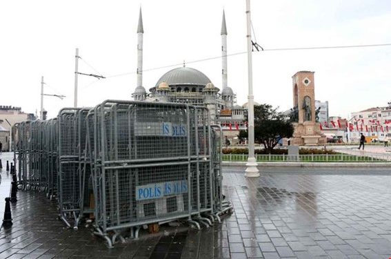 takim polis bariyetleri getirildi.jpeg