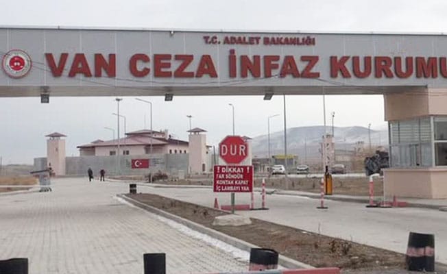 van t tipi cezaevinde kadin tutuklular saclarini kazitti iddiasi h88050 a3d4e