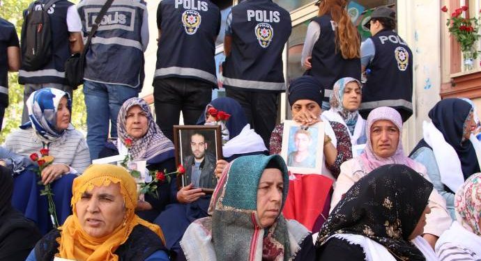 690x450nc dyb 13 09 2019 hdp aileler oturma eylemi8