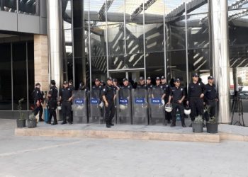 690x390cc dyb 21 10 2019 kayapinar belediyesi polis abluka2