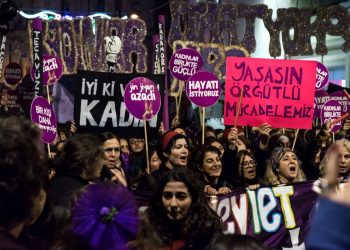 ist kadinlarin 25kasim gece yuruyusu hakan bintepe 11