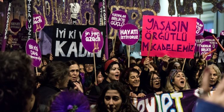 ist kadinlarin 25kasim gece yuruyusu hakan bintepe 11