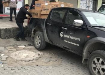 690x390cc dyb 28 01 2020 ergani belediyesi yardimi kizilaya teslim edildi3