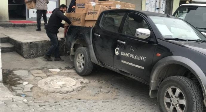 690x390cc dyb 28 01 2020 ergani belediyesi yardimi kizilaya teslim edildi3