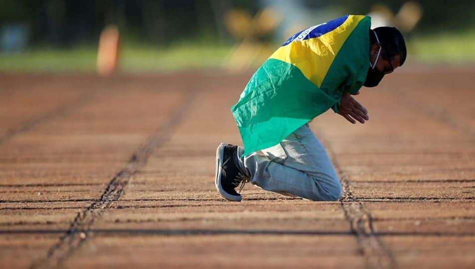 vQAS 5BXaEm3JlFcyKLoFw