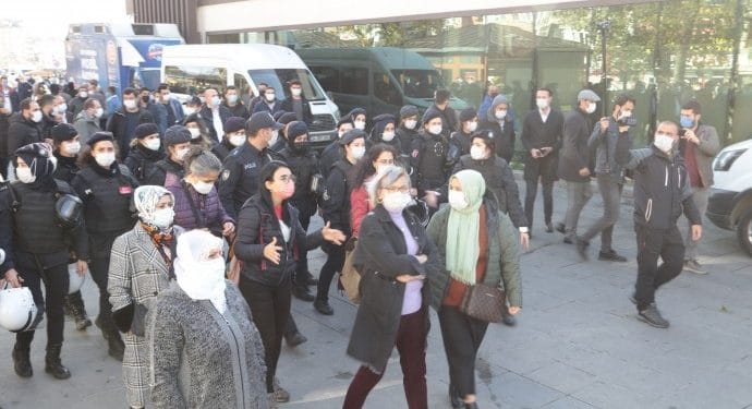 690x390cc ist 08 12 2020 kadinlartecrit protesto1