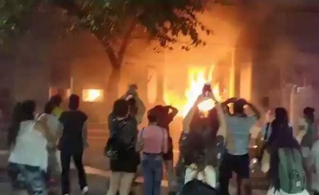 arjantin de kadin cinayetine tepki gosteren kadinlar adalet sarayini yakti h138015 b3845