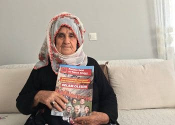 photo5780848688917230825