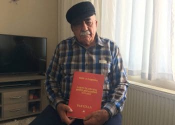 photo5785148453691700515