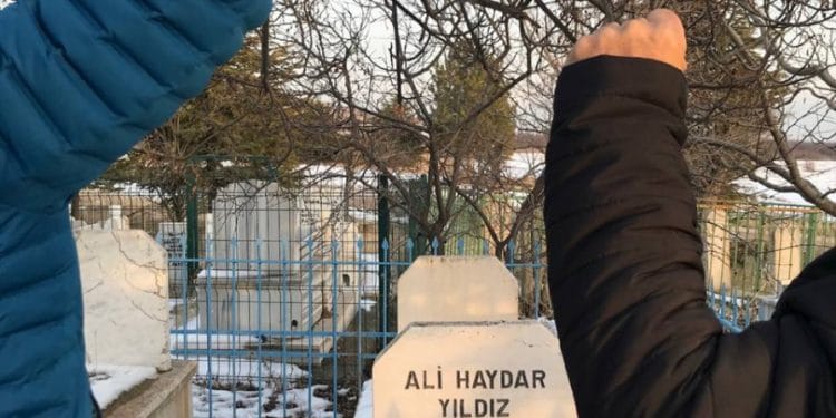 photo5798805607879391219