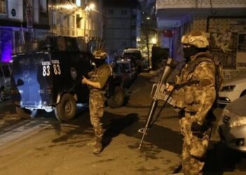 gazi mahallesi nde ev baskinlari 1486015555