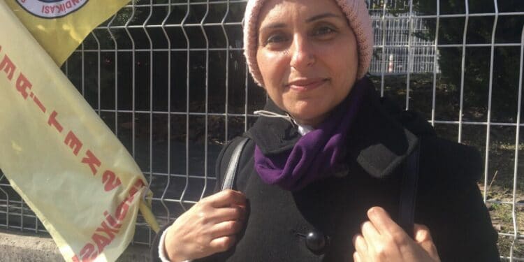 photo5904354558027609857