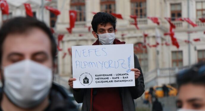 690x450nc ist 11 12 2020 kafe bar calisanlari dayanismasi sishane hak sessizlik eylemi6
