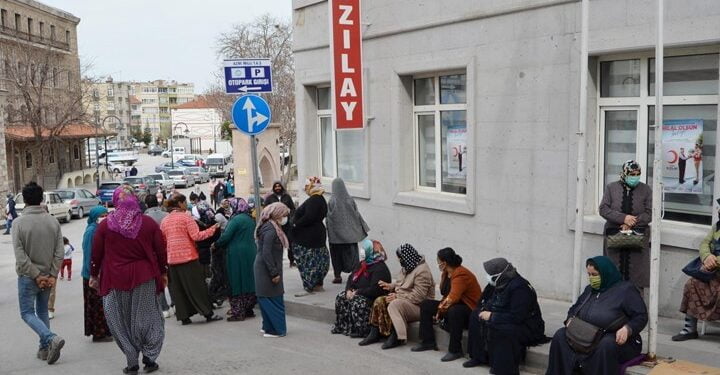 aksaray a yardim yapilacagi soylentisi sonu gozukmeyen kuyruga neden oldu 866428 5