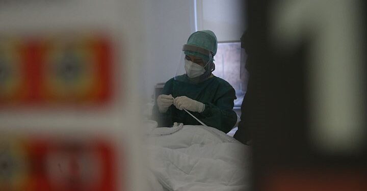 ankara da korkutan tablo yogun bakimlarda yer yok hastalar acil servislerde bekletiliyor 868762 5