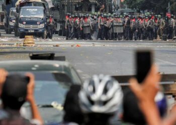 un death toll from myanmar protests rises to 1381615878642