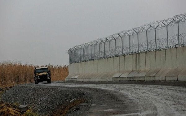 0x0 iste turkiye iran sinirina orulen guvenlik duvari 1510373859017