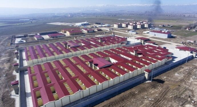 690x390cc srt 11 05 2021 esbaskan enes cengiz cezaevi aile rop1