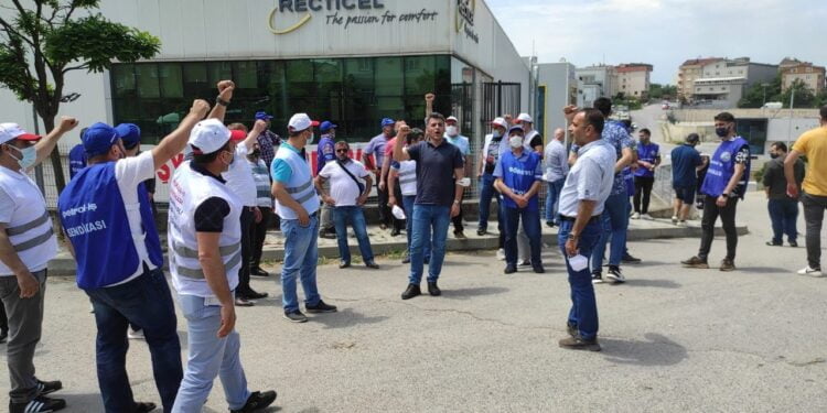 photo5904606337600435756