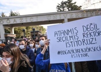 690x390cc mrk kayym rektor protesto