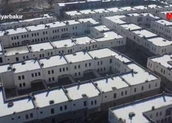 diyarbakir sur da yasakli mahallelerde insa edilen yapilar cezaevine benzetildi 895412 5