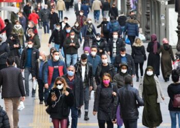 kalabalik cadde koronavirus vaka sayisi depophotos 1503144 2 2