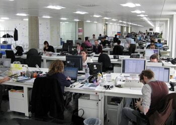 kamu calisanlari 18 mayista idari izinli 997de