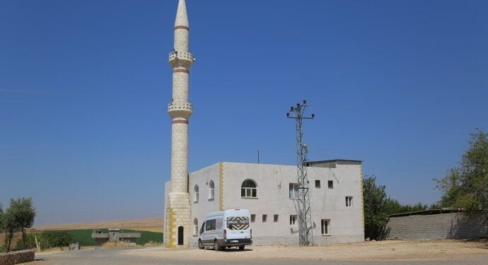 690x390cc mrd 20 08 2021 dedas koyde camiye karakol kurdurdu6