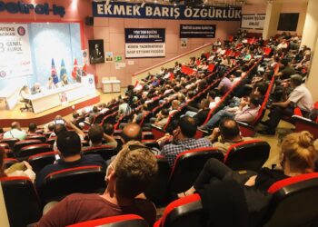 photo5843775938398107487