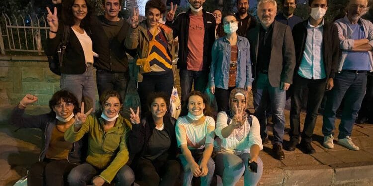 gozaltina alinan esp ve sgdfliler serbest birakildi 7 kisinin emniyetteki islemleri devam ediyor 14 eylul 2021