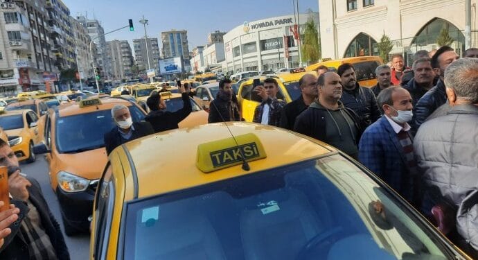 690x390cc urf 30 12 2021 urfa taksiciler eylem2