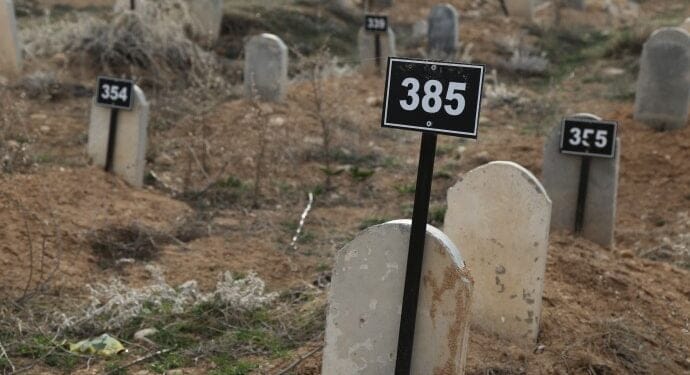 kimsesizler mezarligi