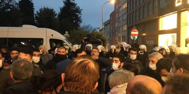 photo5940301952531412242