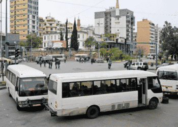 lubnanda akaryakit zamlari protestosu isciler yollari kapatti