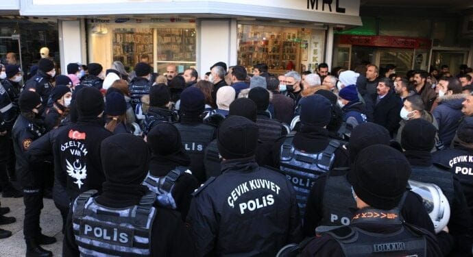 690x390cc v 02 02 2022 kurtce dili protesto3