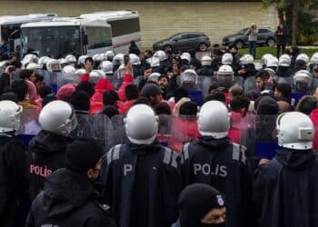 FL49NUZWUAQrWh  scaled